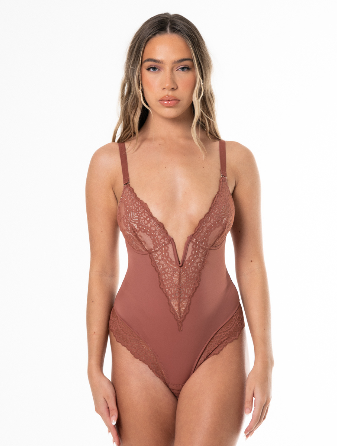 Mila - Zwarte Kanten V-Hals Bodysuit