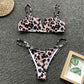 Lola - Geel Luipaard Thong Bikini Set met V-Hals