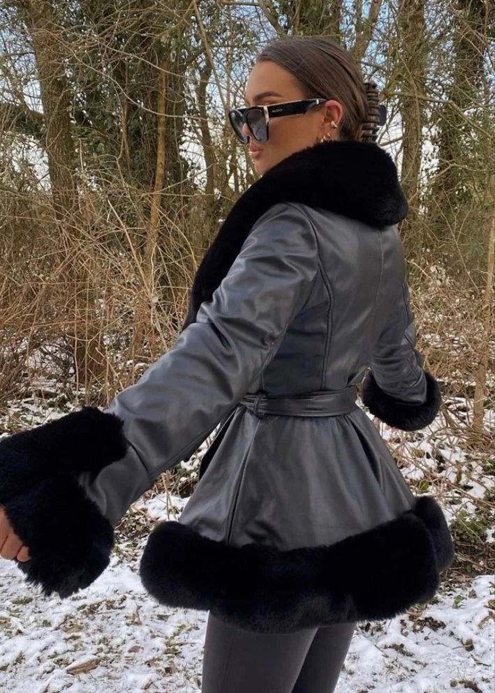 Arctische Elegantie: Fortado Capuchon Faux Fur Jas - Warmte en Stijl bij -20°C