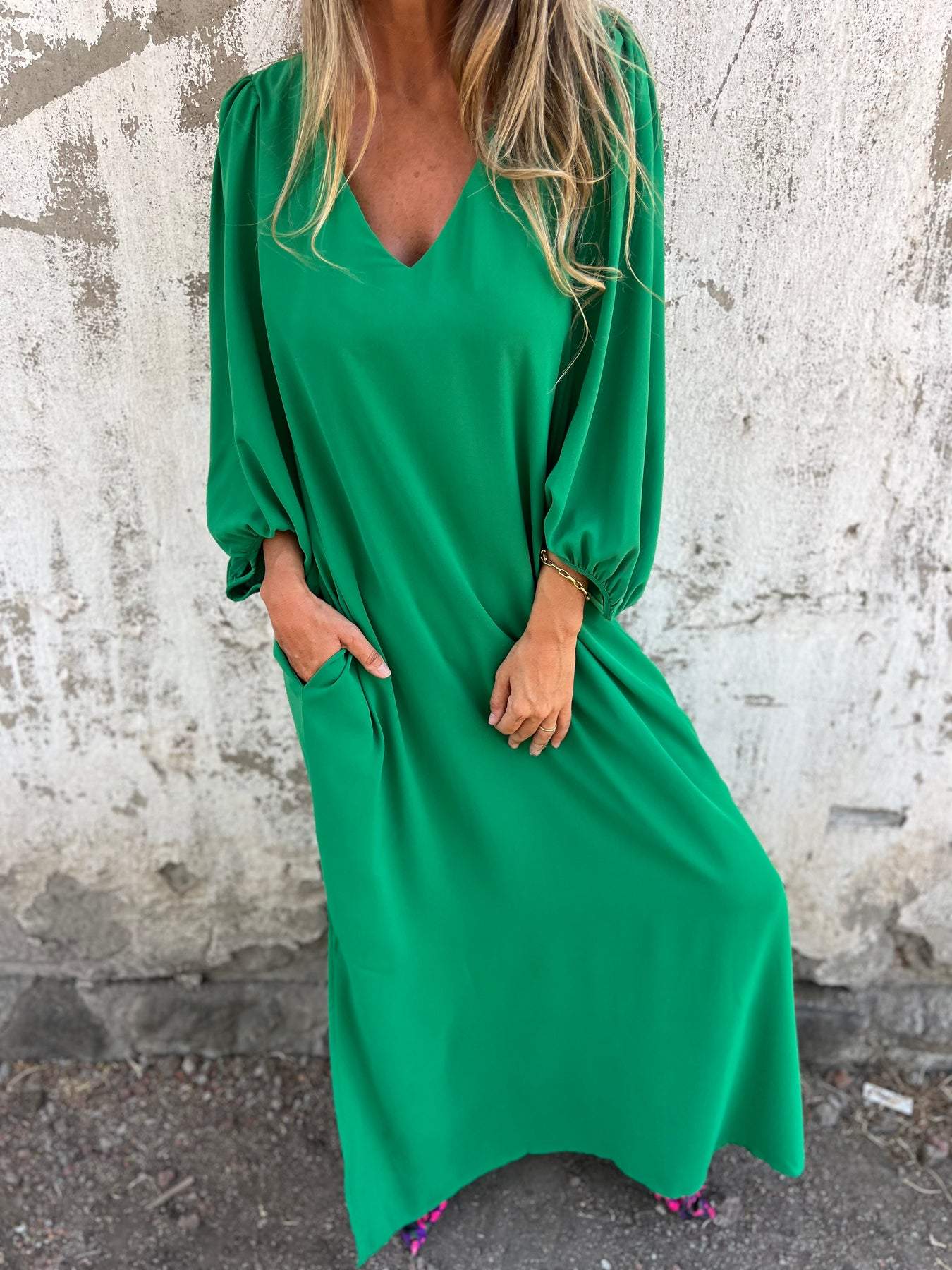 Elegante V-hals Maxi Jurk – Chic & Tijdloos