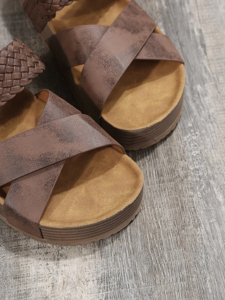 Mia - Koffiekleurige Vlecht Sleehak Sandalen