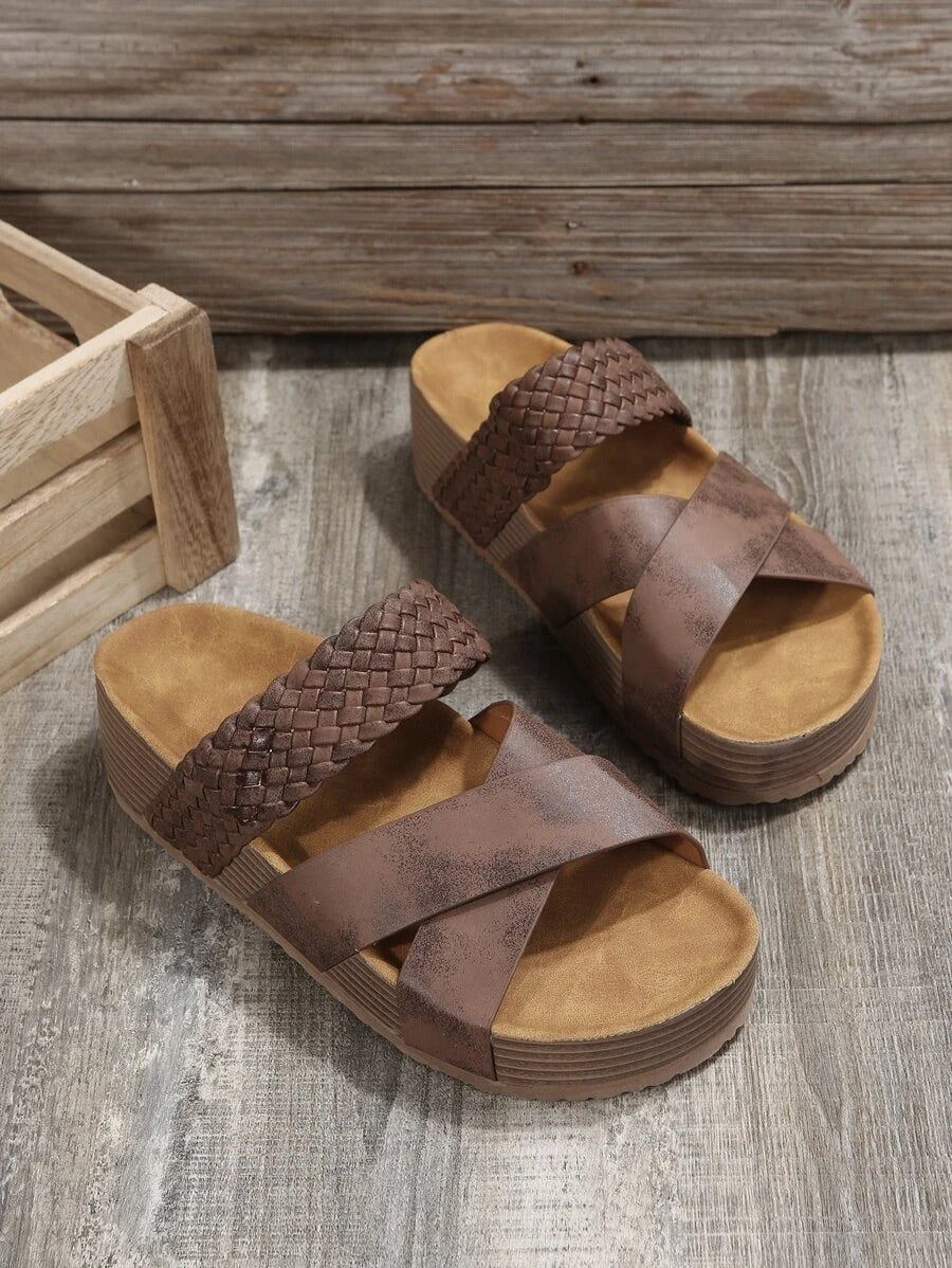 Mia - Koffiekleurige Vlecht Sleehak Sandalen