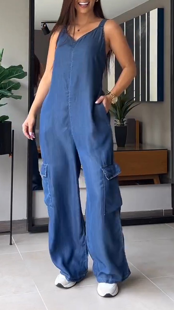 Skye - Blauwe Denim Cargo Jumpsuit met V-hals