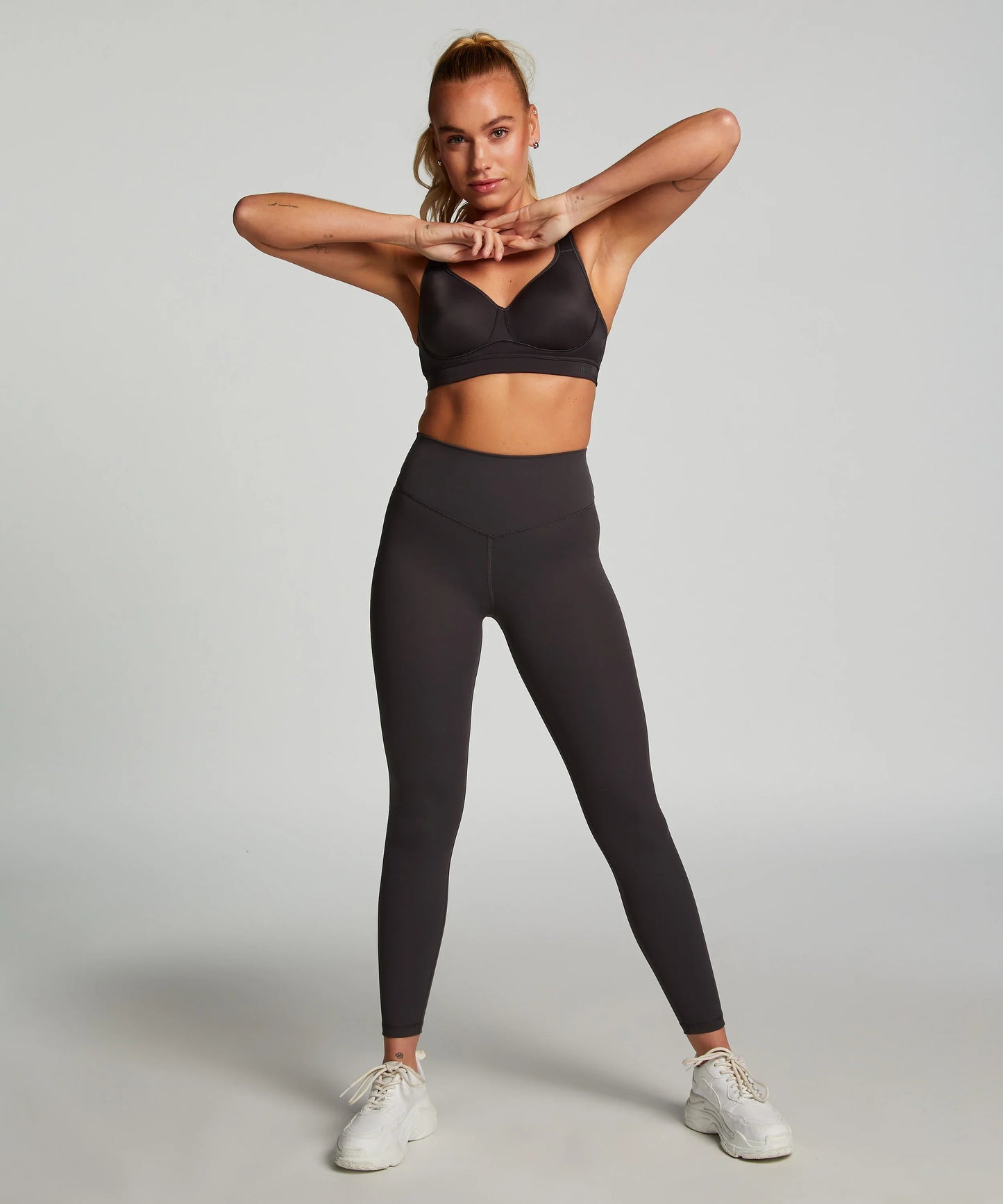 ChicFit High-Waist Sportlegging: Zweetbestendige Elegantie voor Jouw Actieve Levensstijl